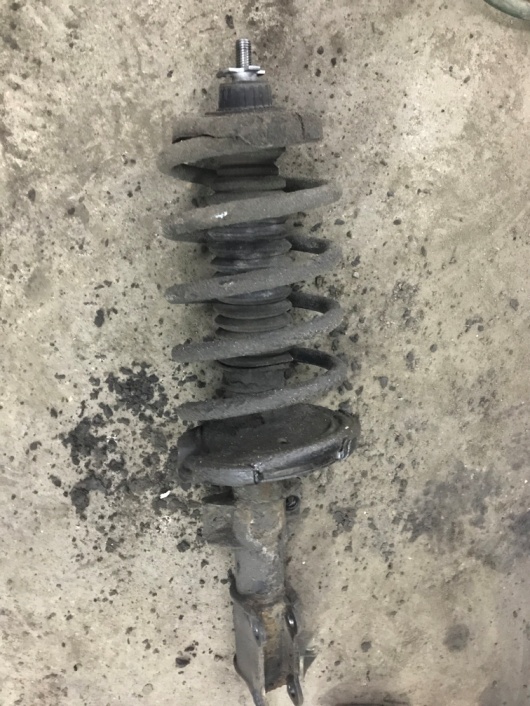 замена переднего амортизатора Вольво